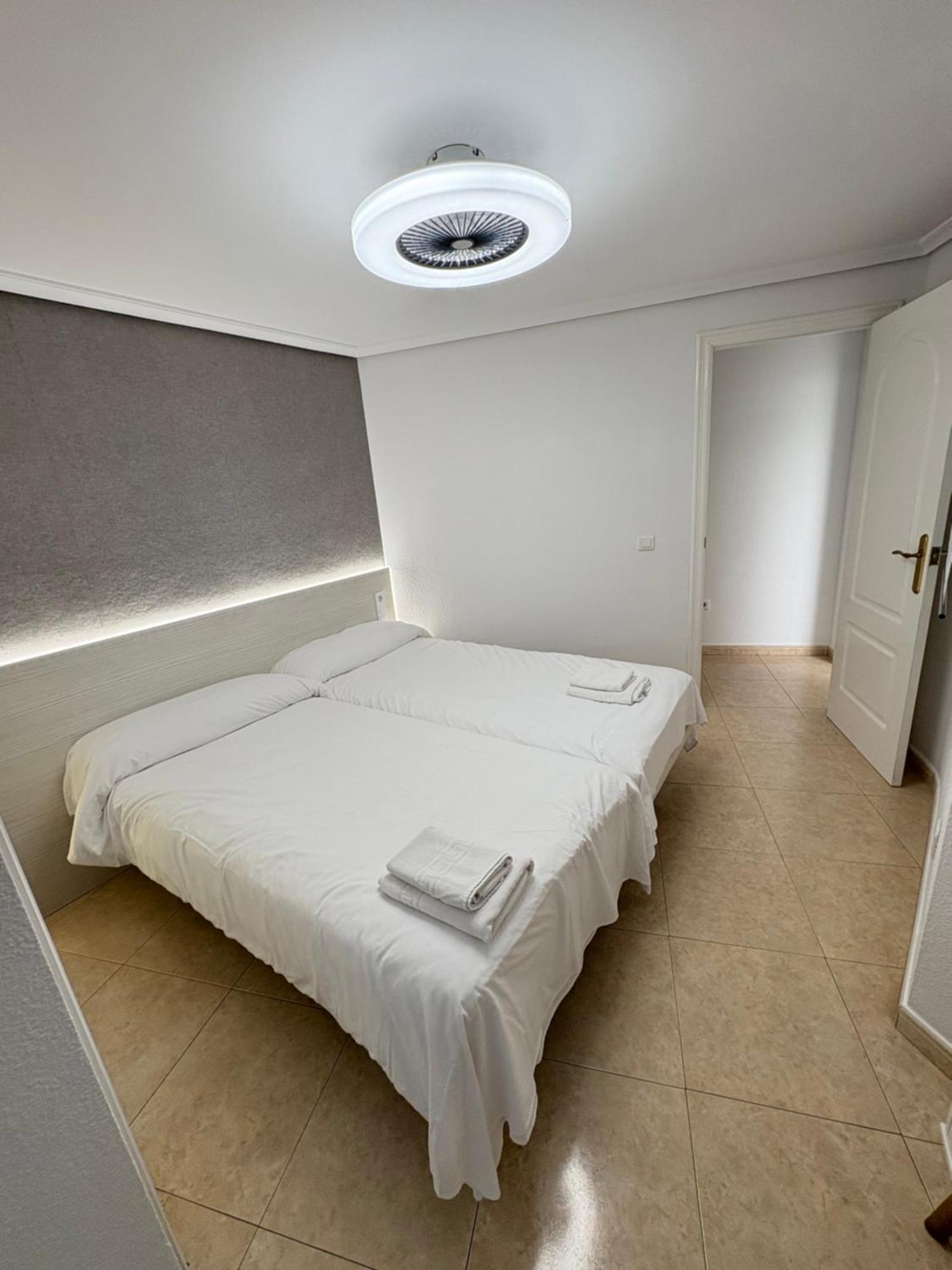 Apartamentos Carmela ベニドルム エクステリア 写真