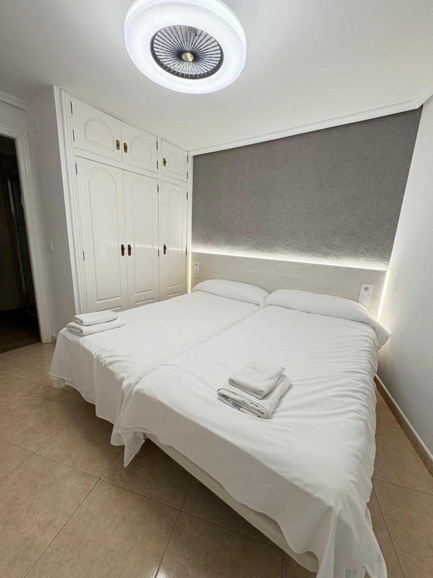 Apartamentos Carmela ベニドルム エクステリア 写真